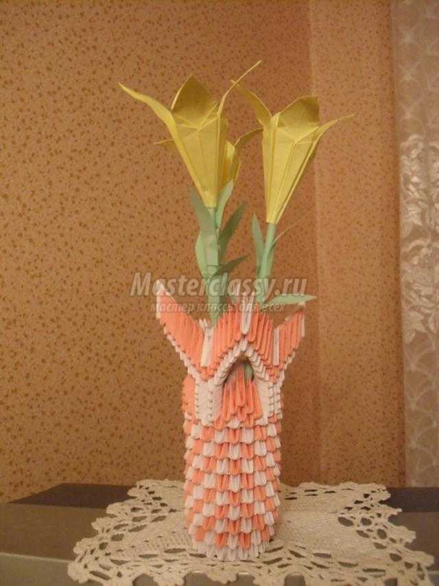 ваза с цветами в технике оригами