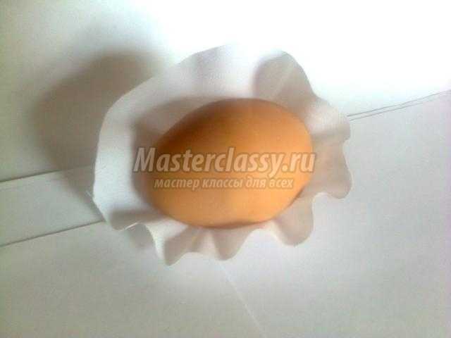 декор пасхального яйца тканью, бисером и пайетками