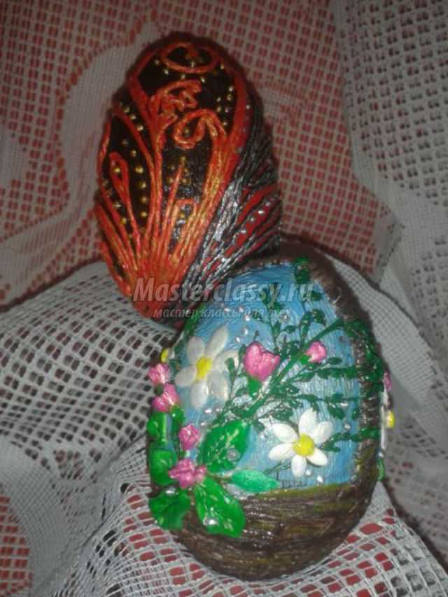 пасхальное яйцо папье-маше с цветами из холодного фарфора