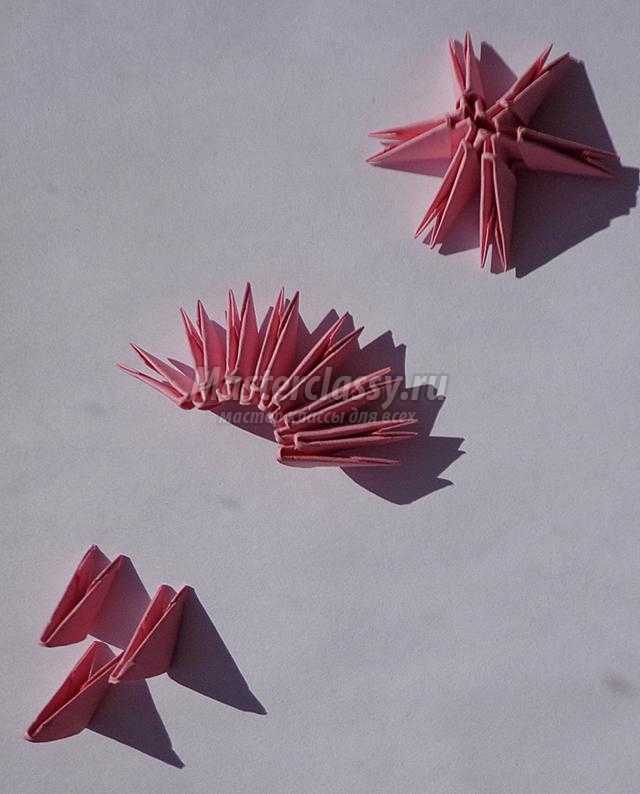 пасхальное яйцо на подставке в технике модульное оригами