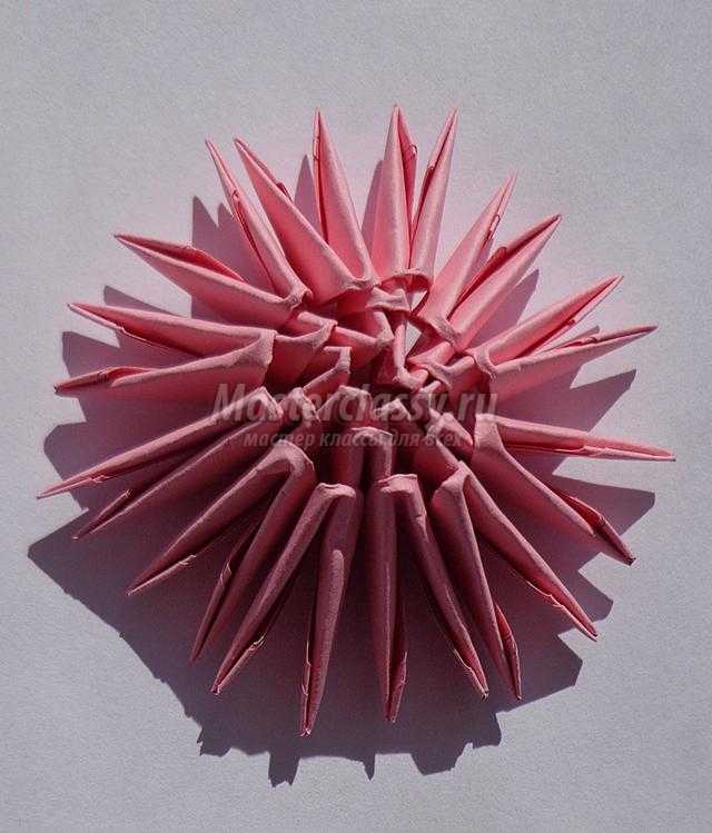 пасхальное яйцо на подставке в технике модульное оригами