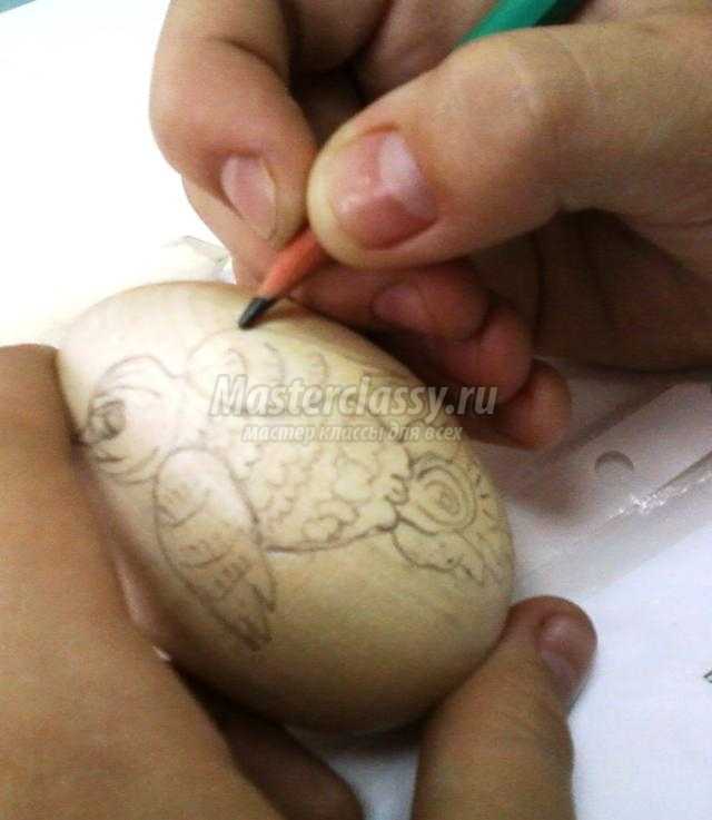 роспись деревянной ложки и пасхального яйца