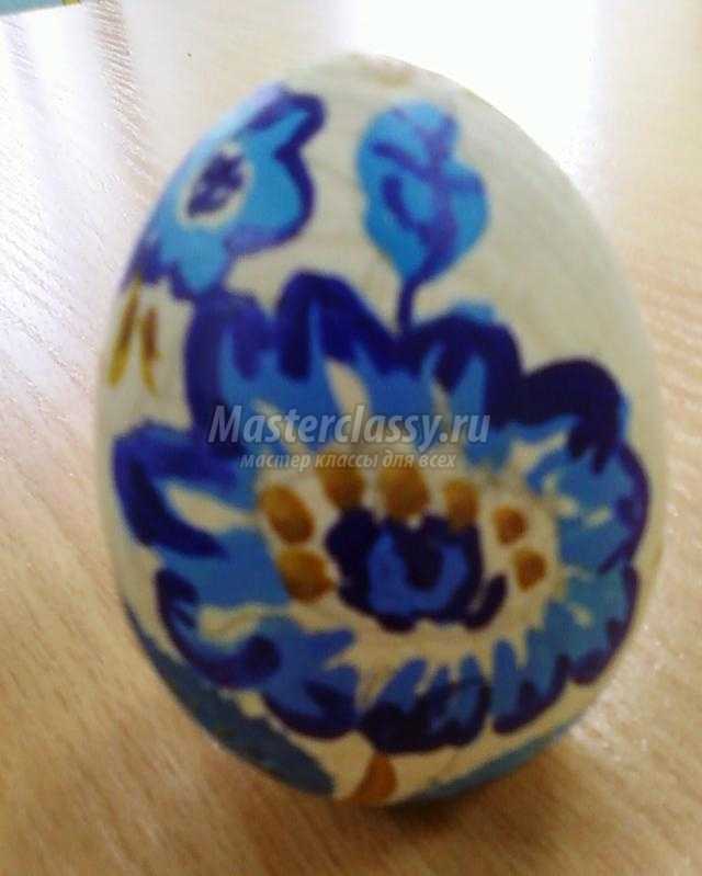 роспись деревянной ложки и яйца акриловыми красками