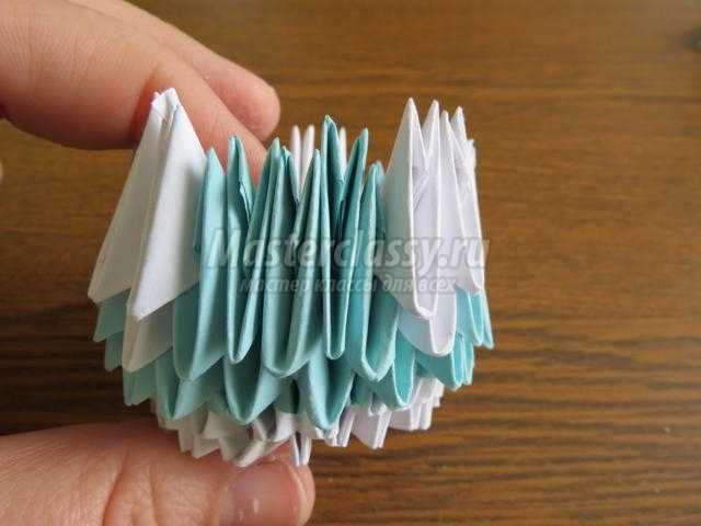 модульное оригами. Бело-голубая вазочка для цветов