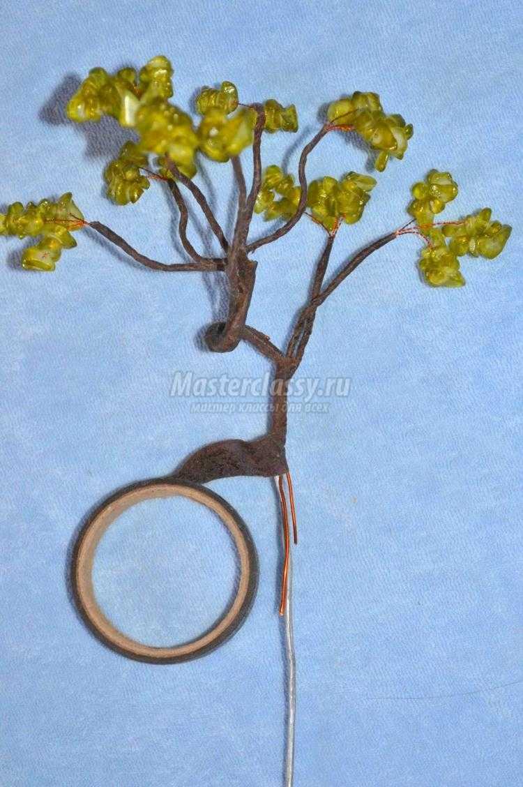 декоративное дерево из халцедона. Танцующая сосна