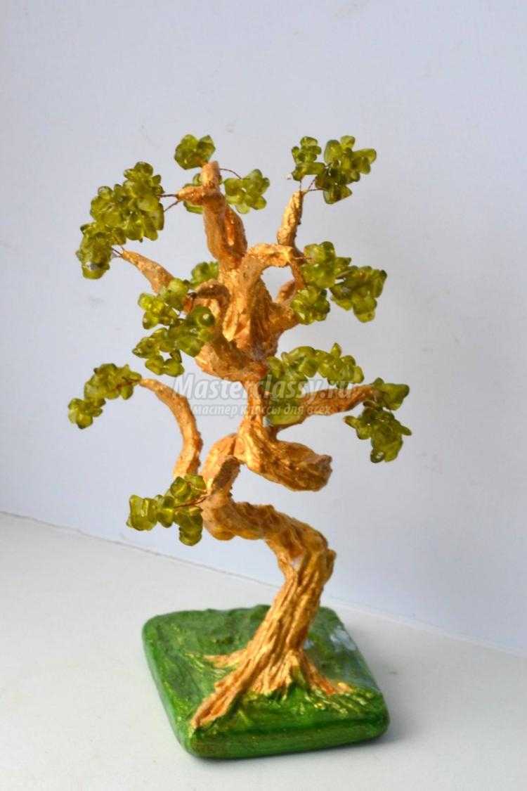 декоративное дерево из халцедона. Танцующая сосна