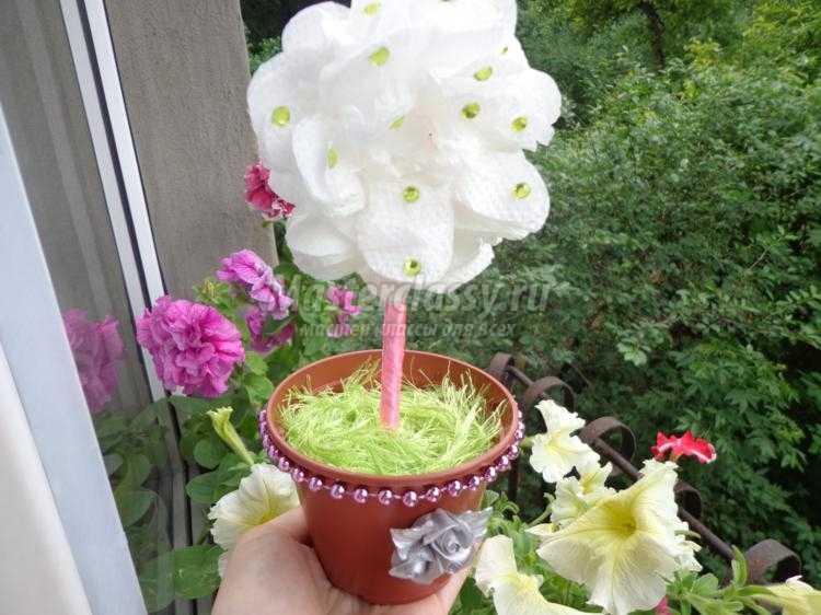 топиарий-цветок из салфеток 