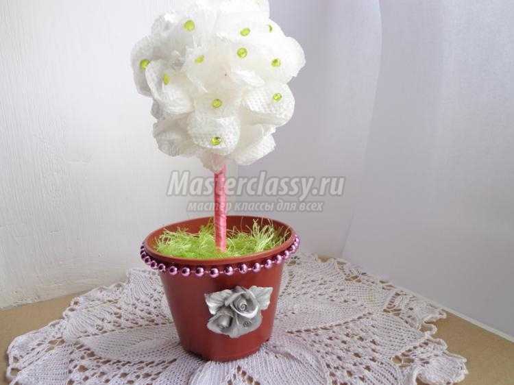 топиарий-цветок из салфеток 