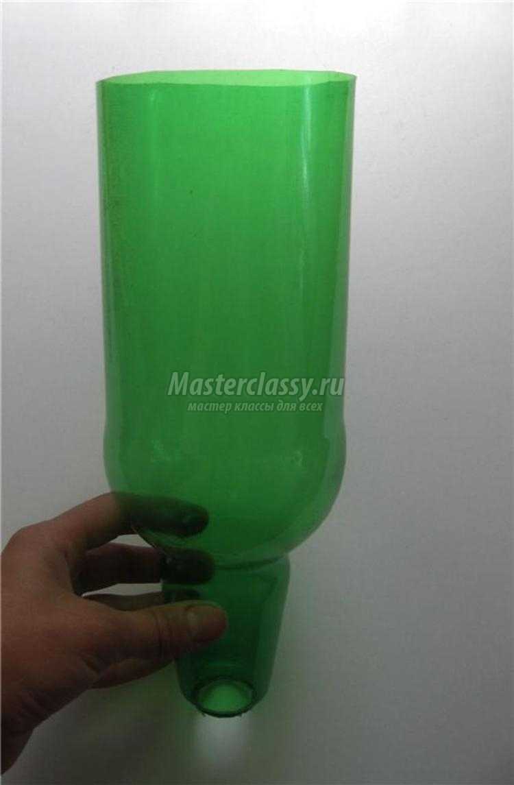 вазон на ножке из пластиковых бутылок