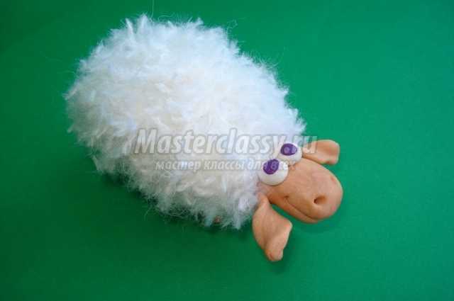 Поделка овца из пряжи