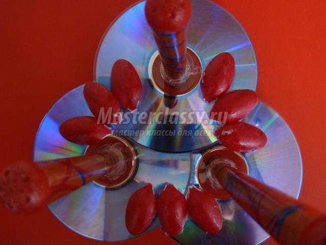 подставка для резинок из компакт-дисков