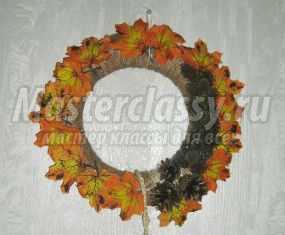 Осенний венок из шишек и листьев. Мастер-класс с пошаговыми фото