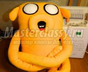 Игрушка-подушка. Собака Джейк из мультфильма «Фин и Джейк». Мастер-класс с пошаговыми фото