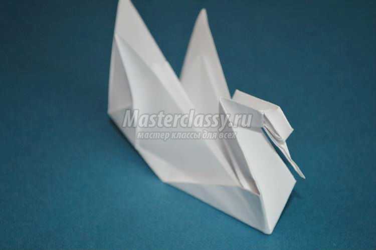оригами птицы. Белый лебедь