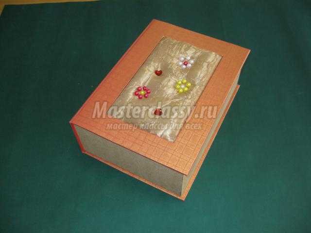 подарочная коробка из картона в форме книги