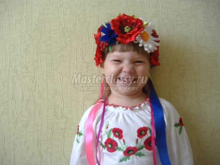 украинский венок с цветами из лент