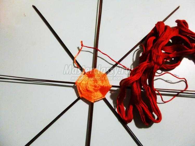 плетение мандалы желаний из цветных ниток