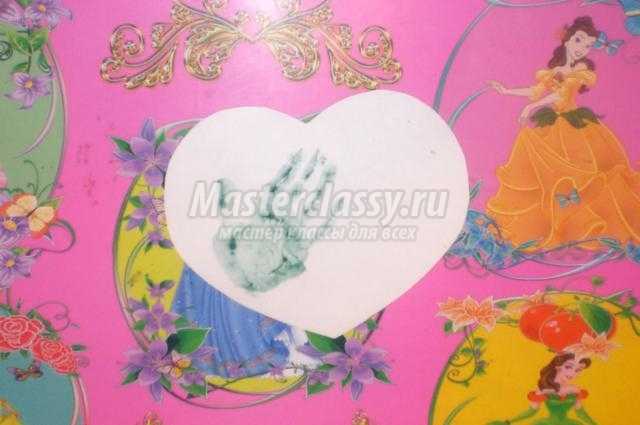 открытка ко Дню Матери в форме сердца