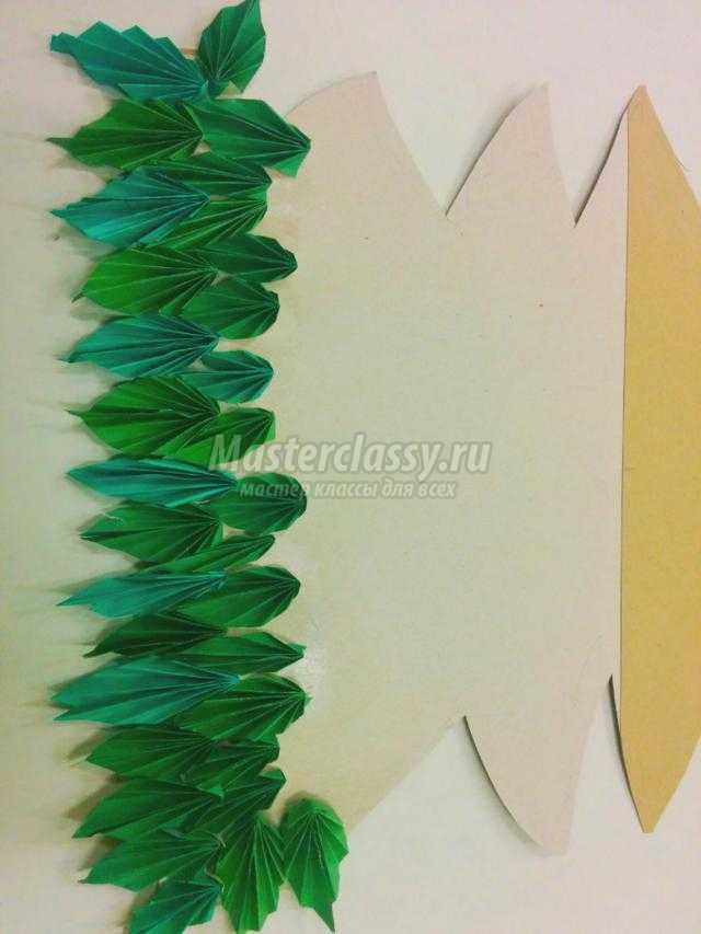 праздничная елочка в технике бумагопластика