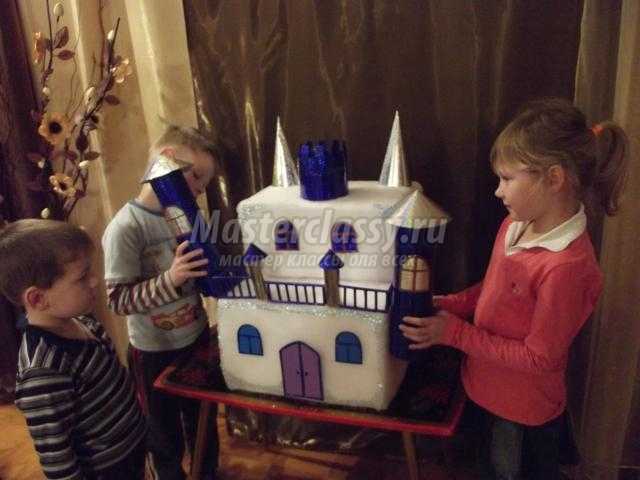 новогодний замок Деда Мороза из коробок