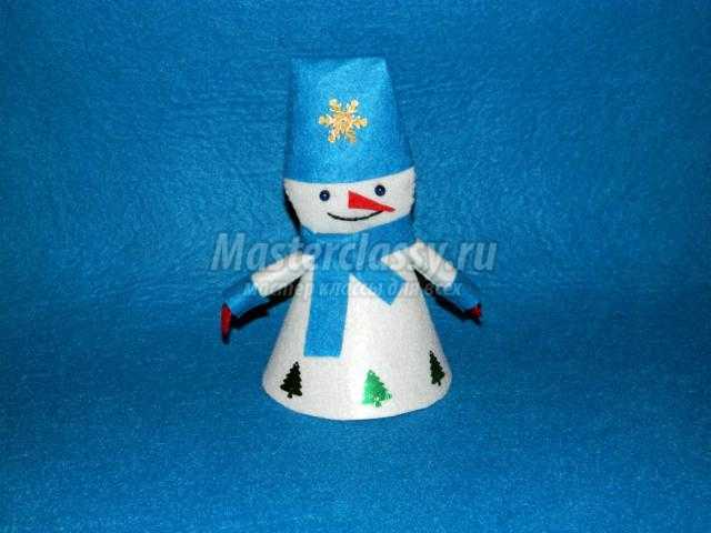 зимний символ детства - забавный снеговик из фетра