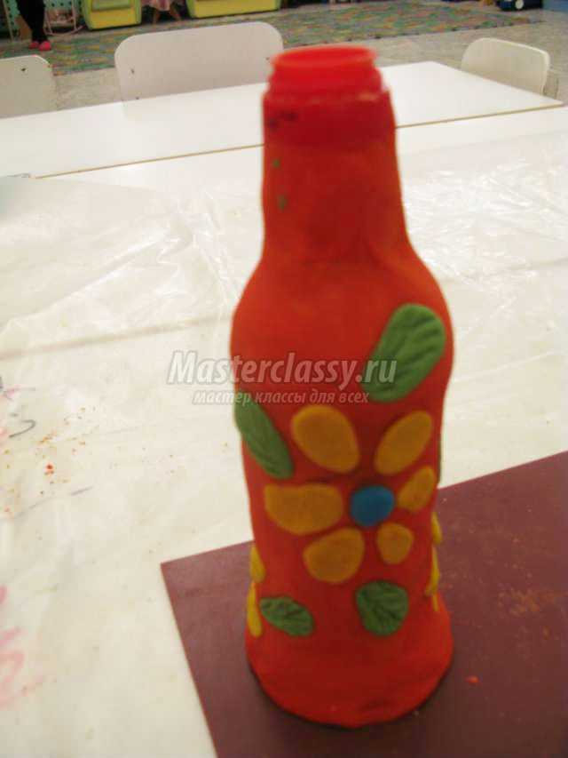 ваза с цветами из бутылки и соленого теста