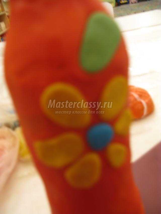 ваза с цветами из бутылки и соленого теста