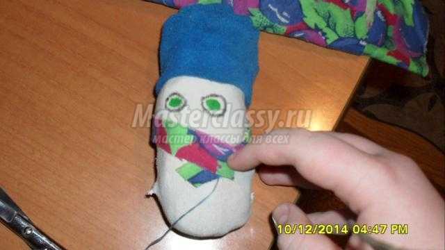 новогодняя игрушка-сувенир. Снеговичок из носков