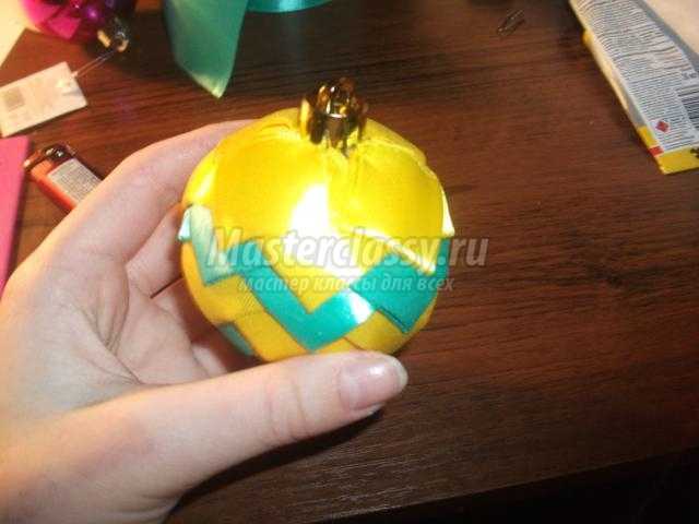 новогодний шарик на ёлку в технике артишок