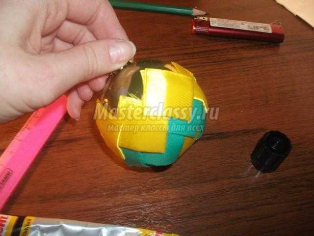 новогодний шарик на ёлку в технике артишок