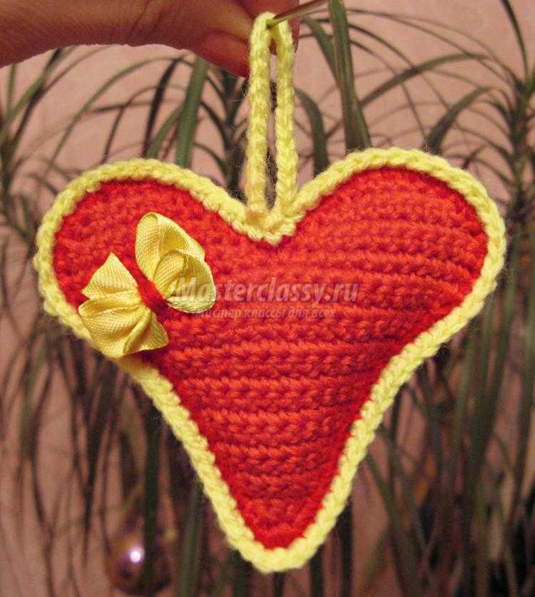 вязаное сердечко крючком ко Дню Святого Валентина