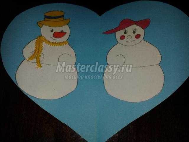 новогодняя открытка из бумаги. Два влюбленных снеговика