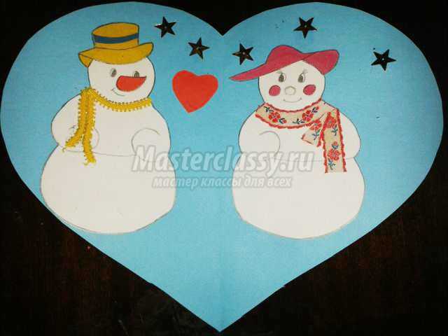 новогодняя открытка из бумаги. Два влюбленных снеговика