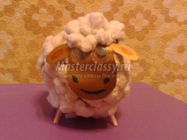 новогодняя овечка из ваты