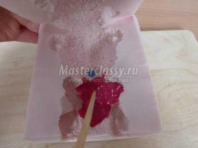 мыльный мишка Тедди с сердцами ко Дню Валентина