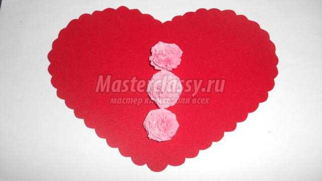 валентинка своими руками. Сердце с цветами из салфеток
