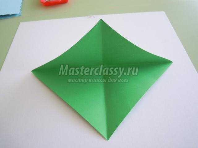 новогодняя открытка с елочкой в технике оригами