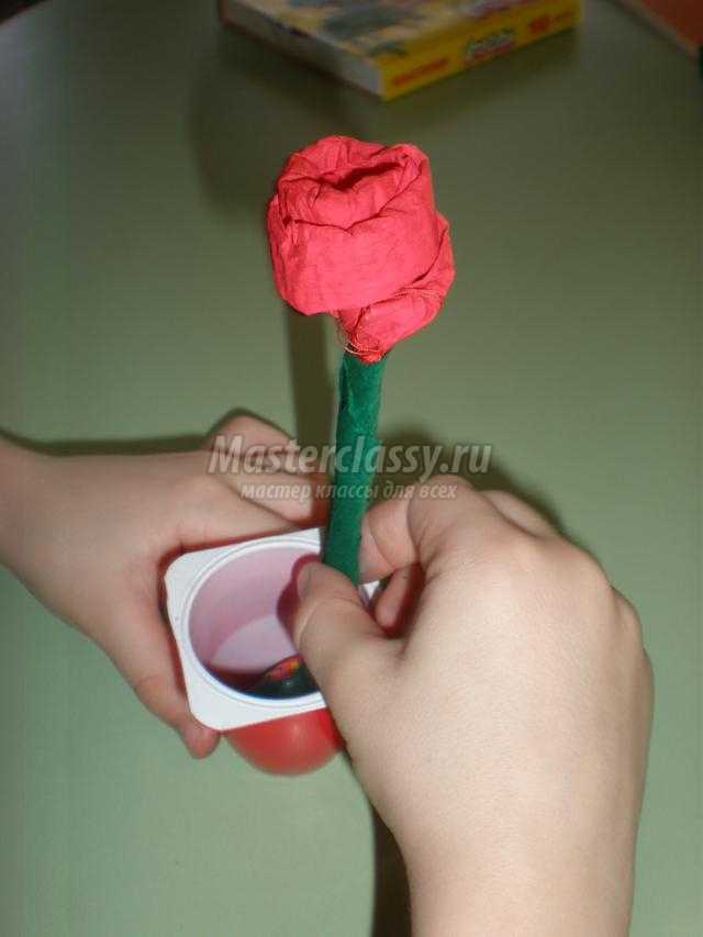 розы из креповой бумаги