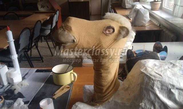 верблюд в технике папье-маше