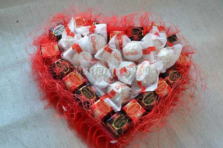 Подарок сердце из конфет. Фото. МК