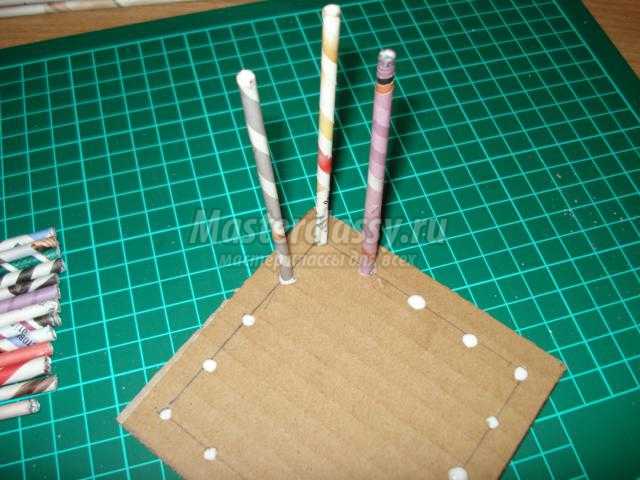 корзиночка для карандашей из бумаги и картона