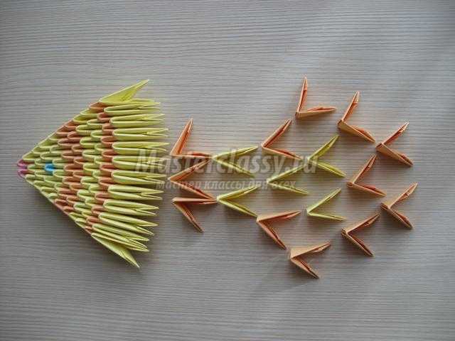золотая рыбка в технике модульного оригами
