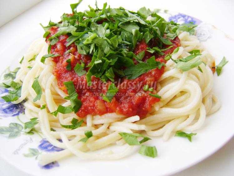 спагетти с томатным соусом