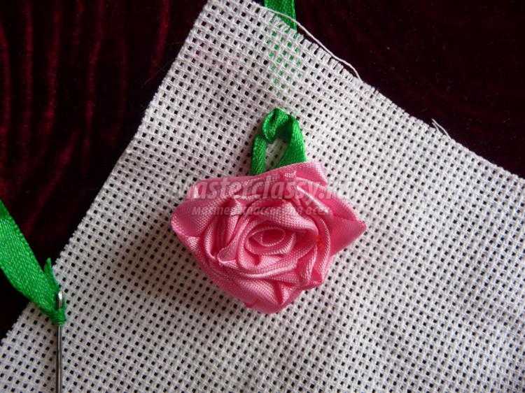 вышивка лентами игольницы бискорню с розами