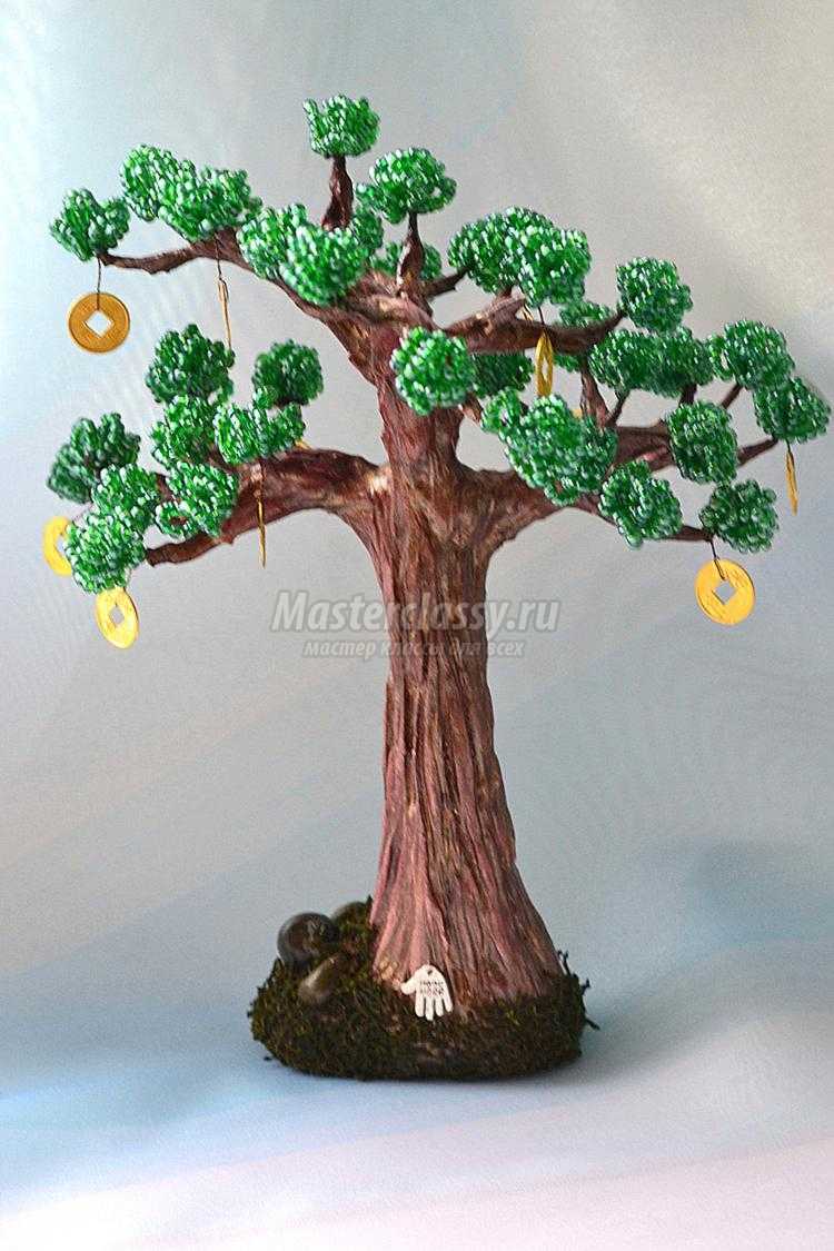 дерево из бисера с натуральным мхом и монетками