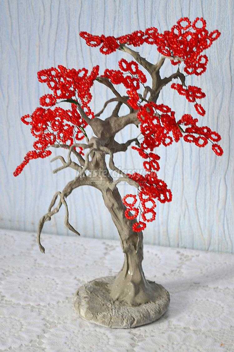 красное дерево из бисера своими руками