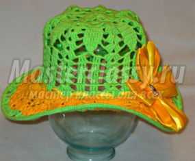 Зелёно-жёлтая вязаная шляпка с цветком. Мастер-класс с пошаговыми фото