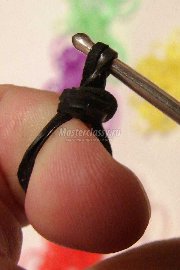 широкий браслет из резинок крючком