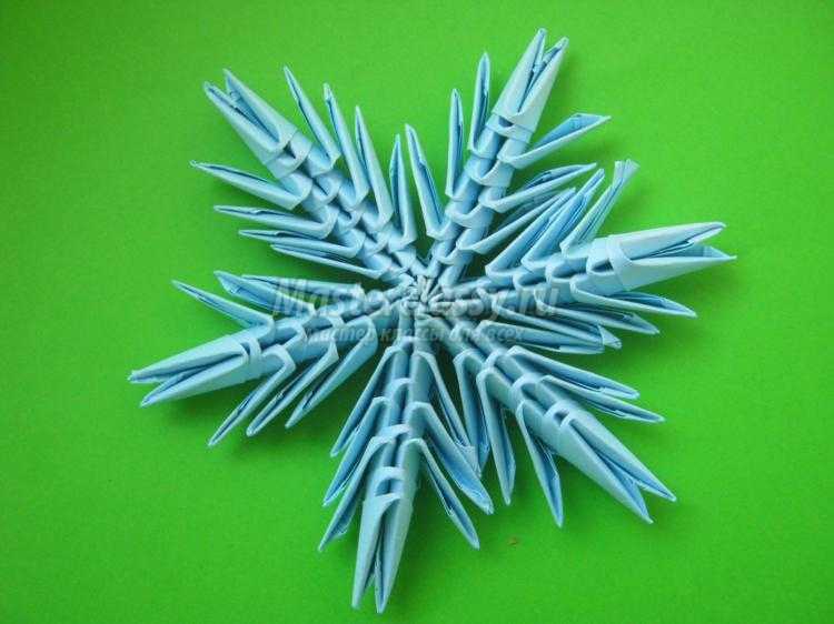 простая снежинка в технике модульного оригами