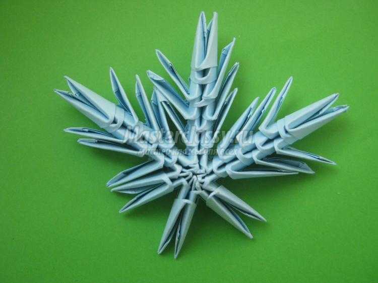 простая снежинка в технике модульного оригами